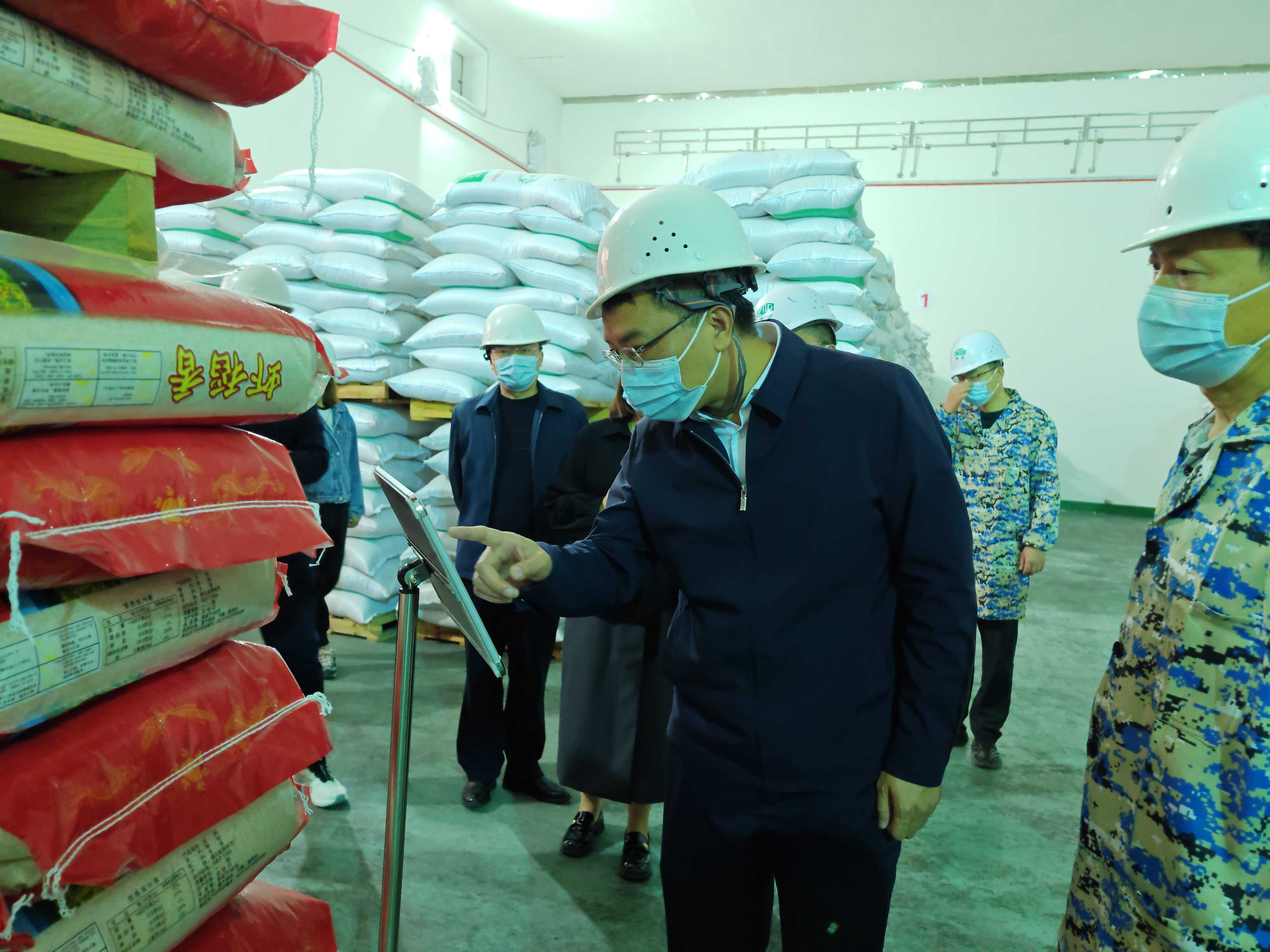 马碧调研州级粮食储备轮换及安全生产工作